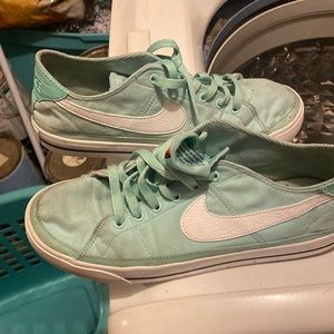 Nikes size 8